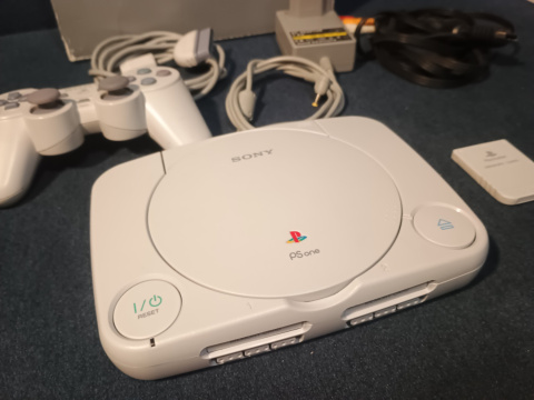 PSone Play Station 1 SCPH-102 zestaw, oryginalny karton PSone Play Station 1 SCPH-102 zestaw, oryginalny karton