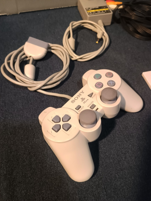 PSone Play Station 1 SCPH-102 zestaw, oryginalny karton PSone Play Station 1 SCPH-102 zestaw, oryginalny karton